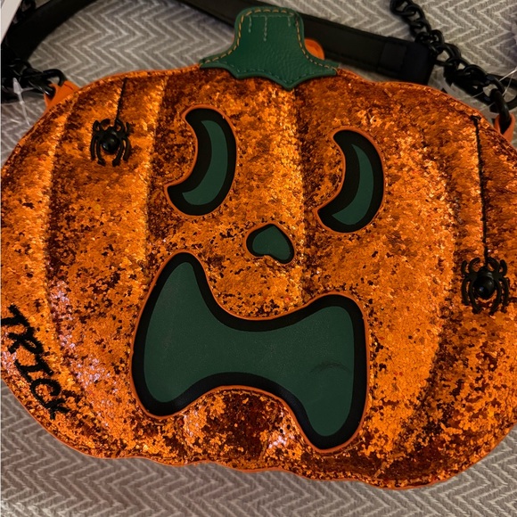 Betsey Johnson Halloween Jack O Lantern Glow Dark Pumpkin Crossbody Bag NWT - Picture 4 of 16